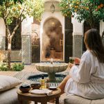 Traditioneller marokkanischer Riad mit Innenhof und orientalischer Architektur