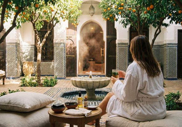 Traditioneller marokkanischer Riad mit Innenhof und orientalischer Architektur